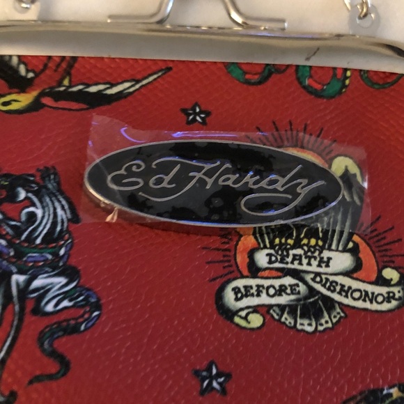 Ed Hardy Red Faux Leather Kiss Lock Coin Purse Tattoo Print + Chain Strap NWT - Picture 7 of 12